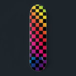 Skateboard Cheques arcoiris y negros y nombre o texto<br><div class="desc">Destacar con este tablero de patinaje impreso de arcoiris y damas negras. Completa con tu nombre o texto.</div>