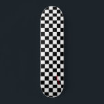 Skateboard Cheques blancos y negros y nombre o texto<br><div class="desc">Destacar con este tablero de papel de damas blanco y negro. Completa con tu nombre o texto en tu elección de colores rojo,  azul,  rosa,  amarillo y violeta. Estos revisores no están hechos ni siquiera para tamaños cuadrados.</div>