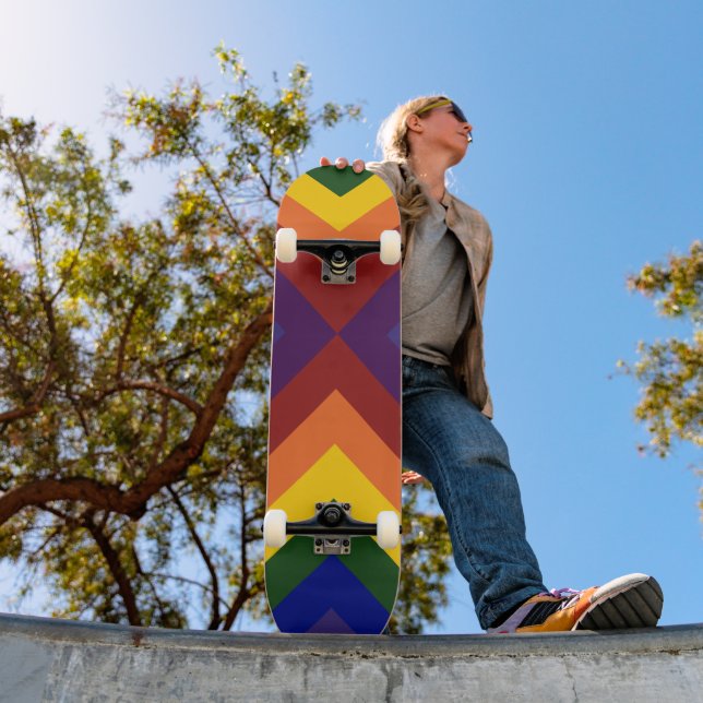 Skateboard Chevrons arcoiris (Exterior 1)