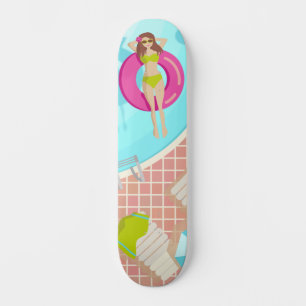 Skateboard Chica de piscina en bikini en verano