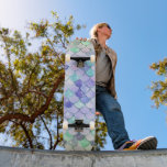 Skateboard Chica Mermaid Scales<br><div class="desc">Un bonito skateboard para los jóvenes chicas con una estampilla de sirena acuarela,  en azul bonito y morado.</div>