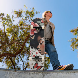 Skateboard Chica Negra Caprichosa con Rosas y Mariposas