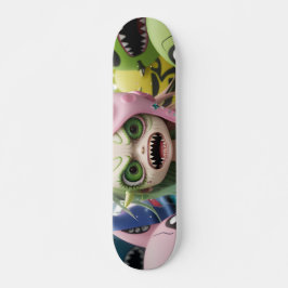 Skateboard chicas de gato alienígena temible de Guay
