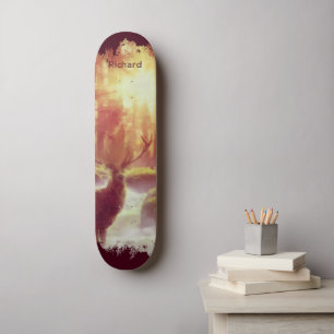 Skateboard Ciervo en Bosque Brumoso al Amanecer Dorado