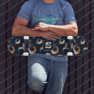 Skateboard Círculo giratorio azul y marrón sobre fondo oscuro