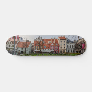 Skateboard Ciudad antigua de Riga en otoño