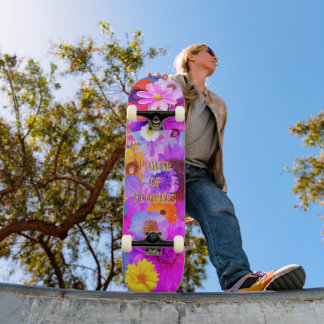 Skateboard Collage floral vibrante y audaz maximalista