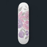 Skateboard Color de agua verde azulado rosa morado<br><div class="desc">Este elegante diseño de bonito es perfecto para una mujer moderna y elegante. Flores rosas, violetas y verdes sabrosas pintadas a mano y hojas sobre un simple fondo blanco. Es artístico, femenino, campestre, bonito, único y de moda. ***NOTA DE DISEÑO IMPORTANTE: Para cualquier solicitud de diseño personalizada, como productos coincidentes,...</div>