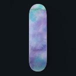Skateboard Color de agua violeta púrpura Verde azulada abstra<br><div class="desc">Este diseño moderno y artístico es perfecto para una mujer moderna y elegante. Se trata de un arte acuático abstracto violeta pintado a mano y verde trenzado, artístico, ondulado, fresco y original. Estilizar con este diseño de acuarela, pintado a mano por el artista de La Femme, Rachel Matheney. ***NOTA DE...</div>