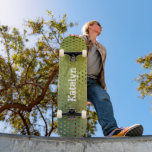 Skateboard Color de la acuarela de color verde tipo monograma<br><div class="desc">Extiende algo de encanto en las calles de tu ciudad con este patineta personalizada. Moderno, moderno, blanco angustiado, tipografía y gráficos, los puntos de Relieve metalizado dorado dominan un fondo color agua verde texturado. Hace una declaración genial y elegante cada vez que navega por la acera. ¡Un gran regalo para...</div>