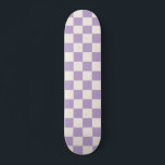 Skateboard Comprobación púrpura, Patrón de tablero de cheques<br><div class="desc">Patrón de cuadros - tablero de ajedrez blanco morado y crema.</div>