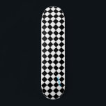 Skateboard Comprobadores blancos y negros de diamantes y nomb<br><div class="desc">Destacar con este tablero de raquetas blancas y negras.  Completa con tu nombre o texto en tu elección de colores rojo,  azul,  rosa,  amarillo y violeta.</div>