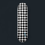 Skateboard Comprobadores blancos y negros de diamantes y nomb<br><div class="desc">Destacar con este tablero de raquetas blancas y negras.  Completa con tu nombre o texto en tu elección de colores rojo,  azul,  rosa,  amarillo y violeta.</div>