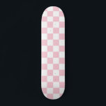 Skateboard Comprobar el patrón del tablero de cheques rosado<br><div class="desc">Patrón de cuadros - tablero de ajedrez blanco y rosa claro.</div>