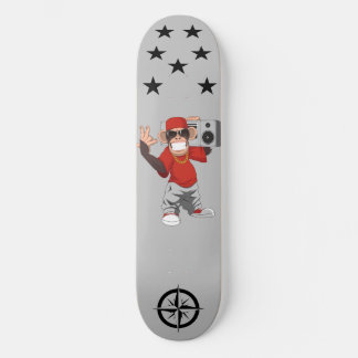Skateboard con un mono creativo y hermoso