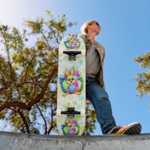 Skateboard Conejo divertido mordiendo un huevo de Pascua
