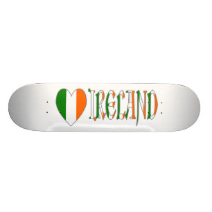 Skateboard Corazón de bandera irlandesa y palabra Irlanda