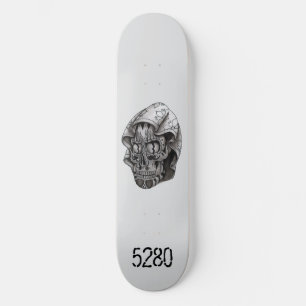 Skateboard Cráneo con Capucha