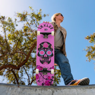 Skateboard Cráneo de azúcar negro sobre marca Dd rosa