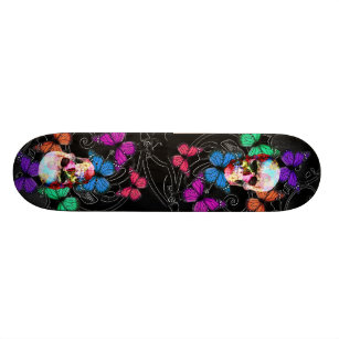 Skateboard Cráneo de la fantasía y mariposas coloreadas