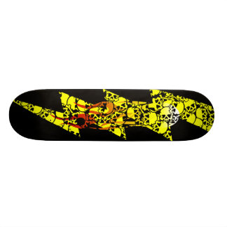 Skateboard cráneos llameantes del perno