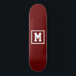 Skateboard Crear su propia plantilla de monograma rojo y blan<br><div class="desc">Crea tu propia plantilla de monograma: patineta roja y blanca. Añada fácilmente el monograma inicial en color blanco sobre un fondo oscuro. elija el tipo de cubierta en el menú de opciones.</div>