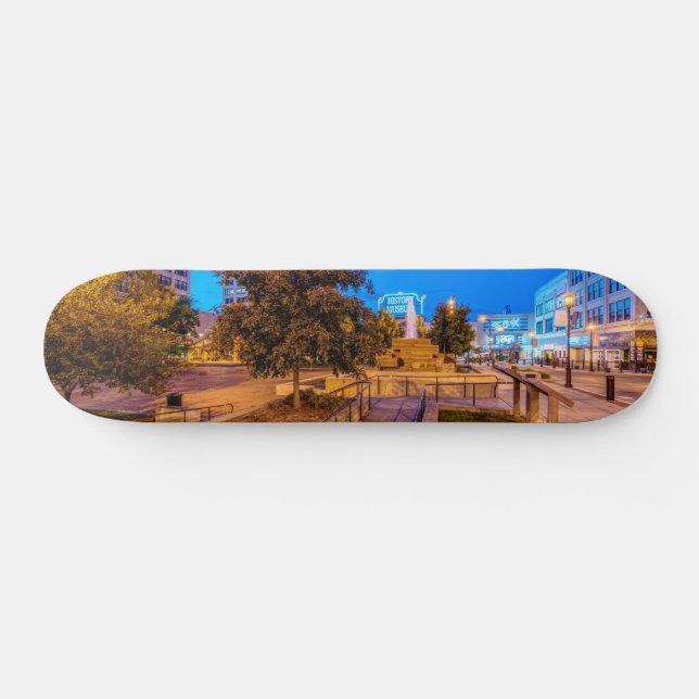 Skateboard Crepúsculo En Park Central Square (Horz)