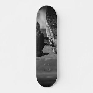Skateboard Crow en el cementerio caído