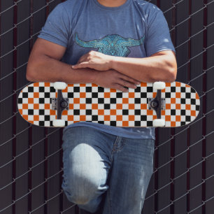 Skateboard Cuadros de colores naranja, negro y blanco 