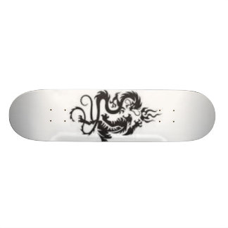 Skateboard cubierta ocultada tigre del dragón que se agacha