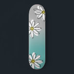 Skateboard Daisy Modren Verde azulada Gray Ombre Doodle<br><div class="desc">Este diseño se puede personalizar eligiendo la opción personalizar para añadir texto o realizar otros cambios. Si este producto tiene la opción de transferir el diseño a otro artículo, asegúrese de ajustar el diseño para que se ajuste si es necesario. Contáctame en colorflowcreations@gmail.com si deseas tener este diseño en otro...</div>