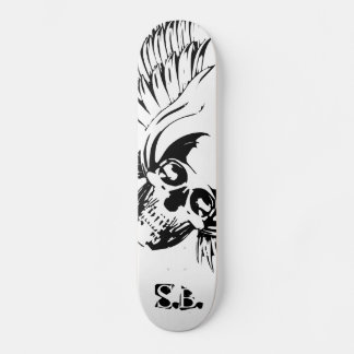 Skateboard de cráneo alado gráfico.