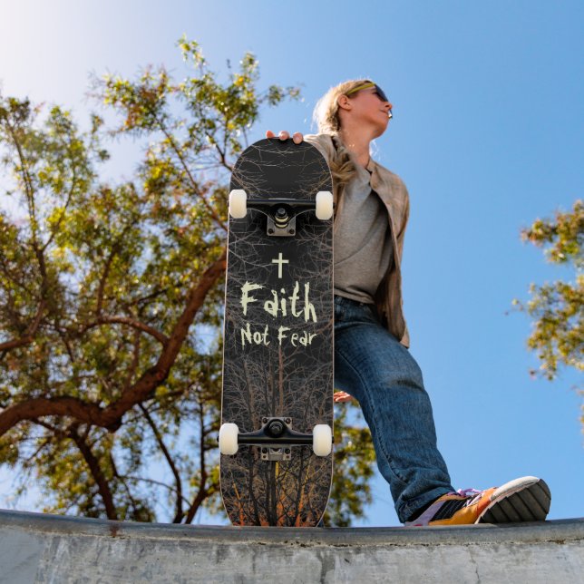 Skateboard de fe cristiana (Exterior 1)