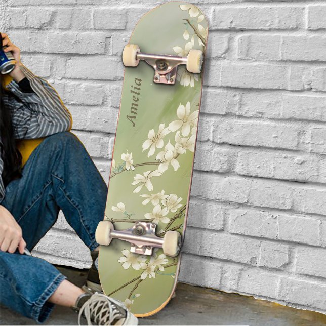 Skateboard de flores blancas de color verde claro  (Subido por el creador)