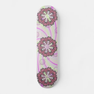 Skateboard de flores rosadas