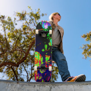 Skateboard de impresión floral de neón negro