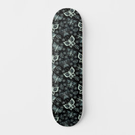 Skateboard de patrón de mariposa blanca y negra Gi