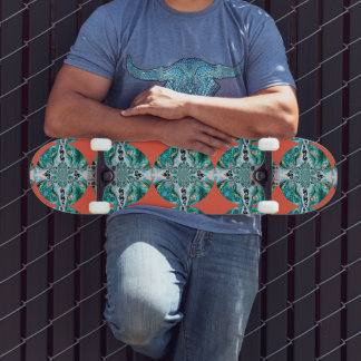 Skateboard de patrón turquesa naranja