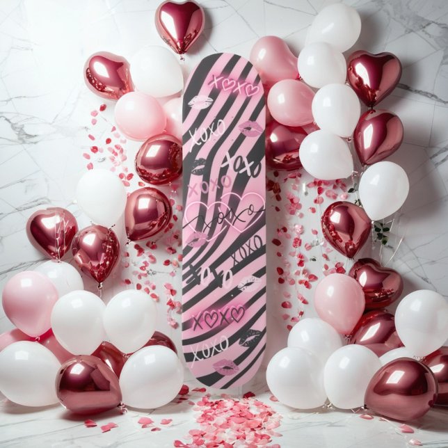 Skateboard de San Valentín Girly Pink y Black XOXO (Happy Valentine's Day!!)