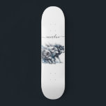 Skateboard de Wolf Pack con nombre de guión person<br><div class="desc">Tu nombre en un tipo de letra de guión moderno con una acuarela de lobos salvajes en fuga.</div>