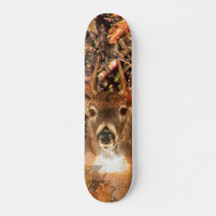 Skateboard Dedo de cola blanca en el otoño