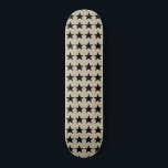 Skateboard del patrón de estrellas beige y negro<br><div class="desc">Cubierta de patinaje sobre el patrón de las estrellas beige y negro.</div>