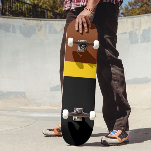 Skateboard Diseño de bloques de color negro amarillo marrón (Subido por el creador)