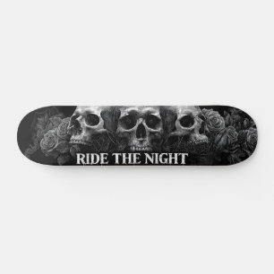 Skateboard Diseño de cráneos góticos y Rosas. Grabado oscuro