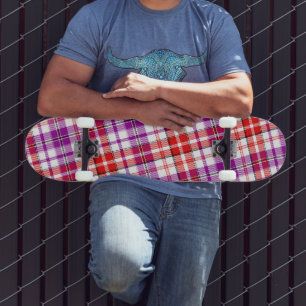 Skateboard Diseño de cuadros escoceses blanco rojo púrpura
