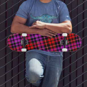 Skateboard Diseño de cuadros escoceses negro rojo púrpura