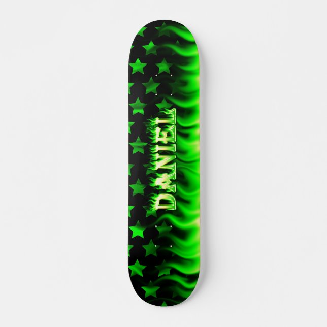Skateboard Diseño de llamas y fuego verde Daniel skateboard. (Anverso )