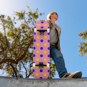 Skateboard Diseño de lunares rosados azules y amarillos