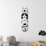 Skateboard Diseño de Mascota Minimalista de perro de dibujos<br><div class="desc">Añade algo de personalidad lúdica a tu configuración de patinaje con esta adorable cubierta de patinaje sobre la temática del perro. Con tres perros apilados de estilo personalizado y un audaz diseño en blanco y negro con un fondo brillante, esta tabla es perfecta para los amantes del perro, los mascotas...</div>