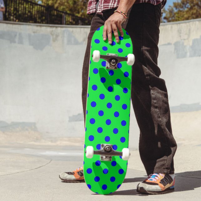 Skateboard Diseño de patrón de lunares azul sobre verde (Subido por el creador)